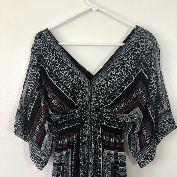 ✨B.Smart V Neck Flowy Dress✨ - Picture 2 of 6